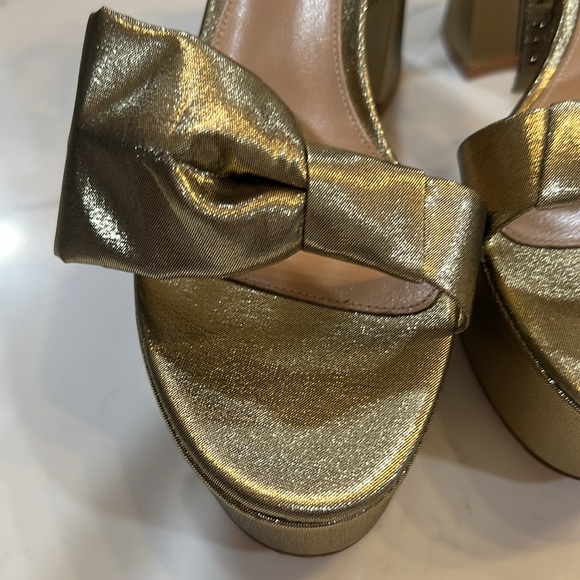 Gianvito Rossi Gold Platform Sandals with Block Heel - Picture 3 of 5